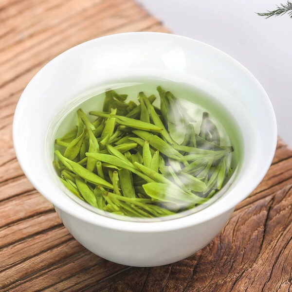Zhongmin Hongtai Premium Longjing Tea New Year's Green Tea Spring Tea Head Picking Sprouts Gift Box Canned 500g - Image 5