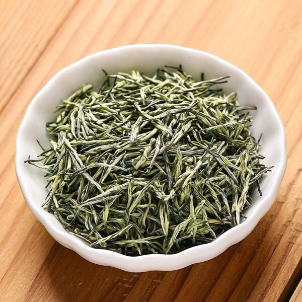 Zhongmin Hongtai New Tea, Mingqian Premium Maojian Green Tea, Strong Fragrance and Anti-foaming Alpine Cloud Bud New Year's Gift Tea Tasting - Image 3