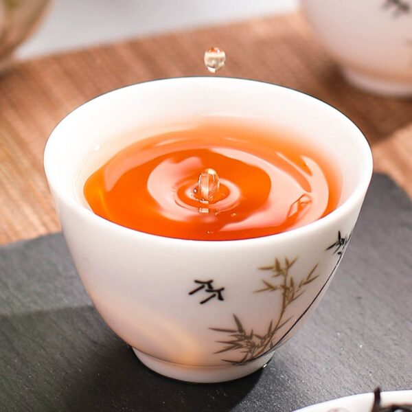 Zhongmin Hongtai Fujian New Tea Gongfu Black Tea Zhengshan Small Species Smoked Honey Fragrance Canned Gift Box 255g - Image 4