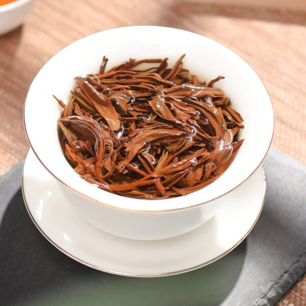 Zhongmin Hongtai Fujian New Tea Gongfu Black Tea Zhengshan Small Species Smoked Honey Fragrance Canned Gift Box 255g - Image 5