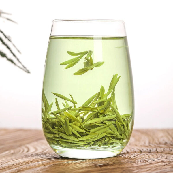 Zhongmin Hongtai Premium Longjing Tea New Year's Green Tea Spring Tea Head Picking Sprouts Gift Box Canned 500g - Image 3