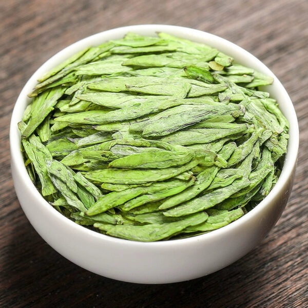 Zhongmin Hongtai Premium Longjing Tea New Year's Green Tea Spring Tea Head Picking Sprouts Gift Box Canned 500g - Image 4