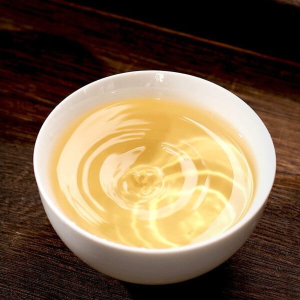 Zhongmin Hongtai Fujian White Tea Alpine Flower Fragrance Premium White Peony King New Tea Spring Tea Bag Loose Tea Drink by yourself - Image 3