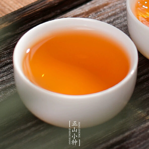 Zhongmin Hongtai Tea Pine Smoked Fujian Black Tea Zhengshan Small Black Tea Anti-brewing Strong Fragrance Jar Loose Gift Box 500g - Image 4